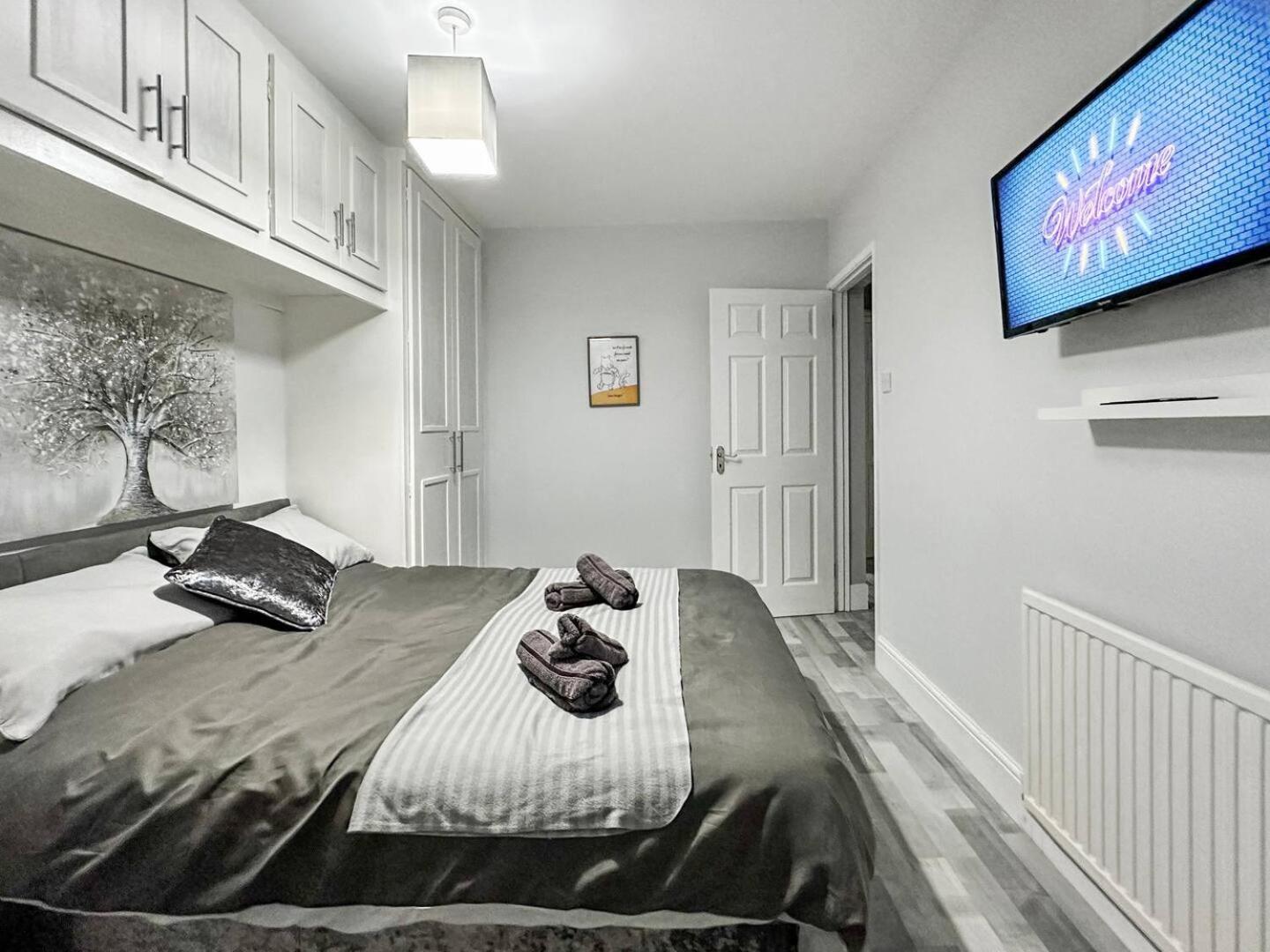 3 Bed Home In Tonypandy With Balcony View Room Llwynypia Exterior foto